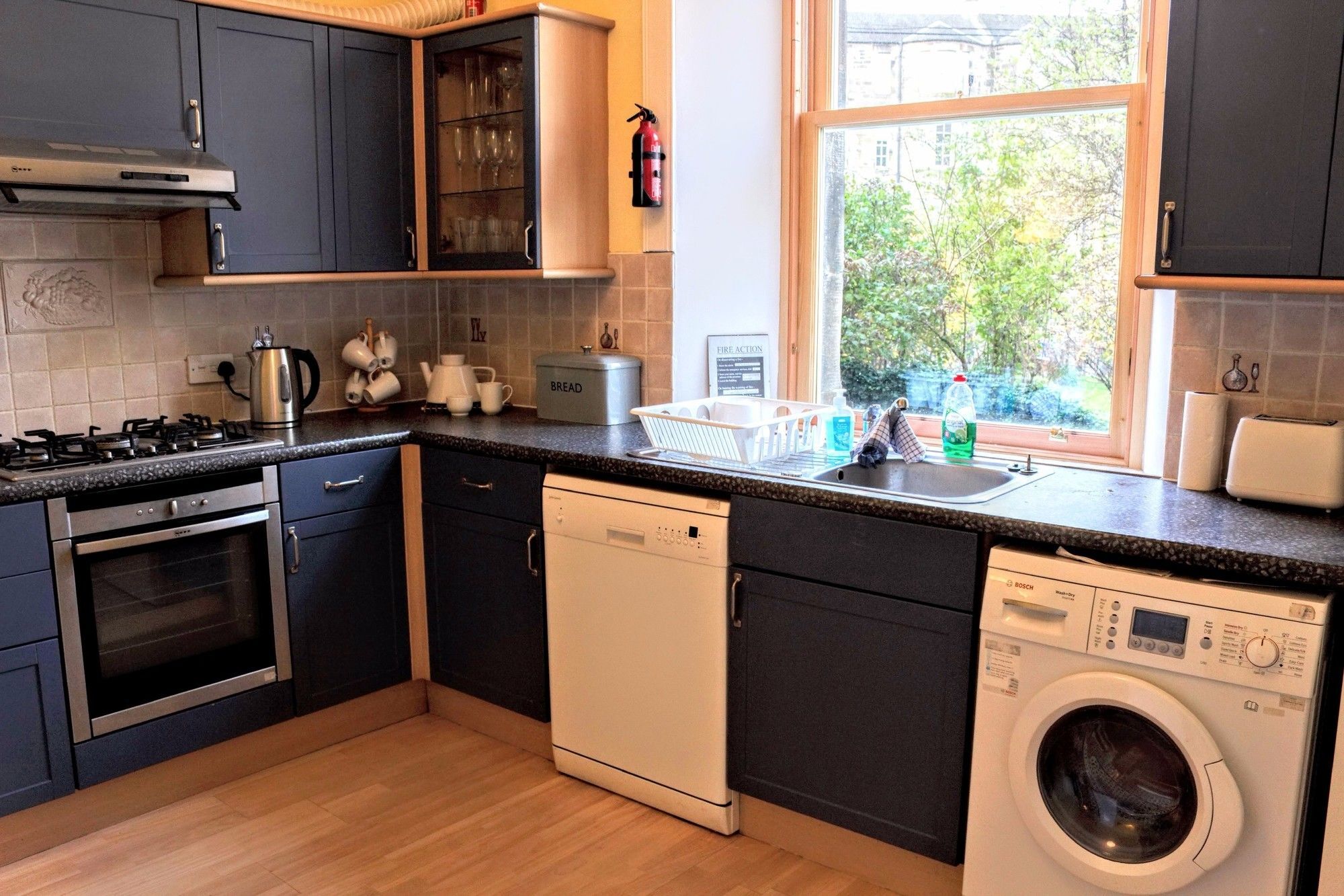 2 Bedroom Flat In Centre Appartement